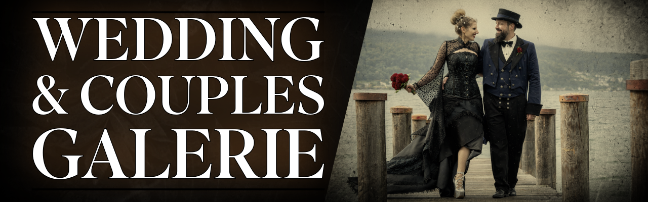 Wedding & Couples Galerie – Maßgeschneiderte Hochzeitslooks Galerie individueller Hochzeitsoutfits für Paare. Maßanfertigungen mit Gothic, historischer & alternativer Handschrift.
